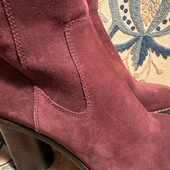 Coach Ombré Heel Boots. Size 7.5.  Like New! - Picture 4 of 9